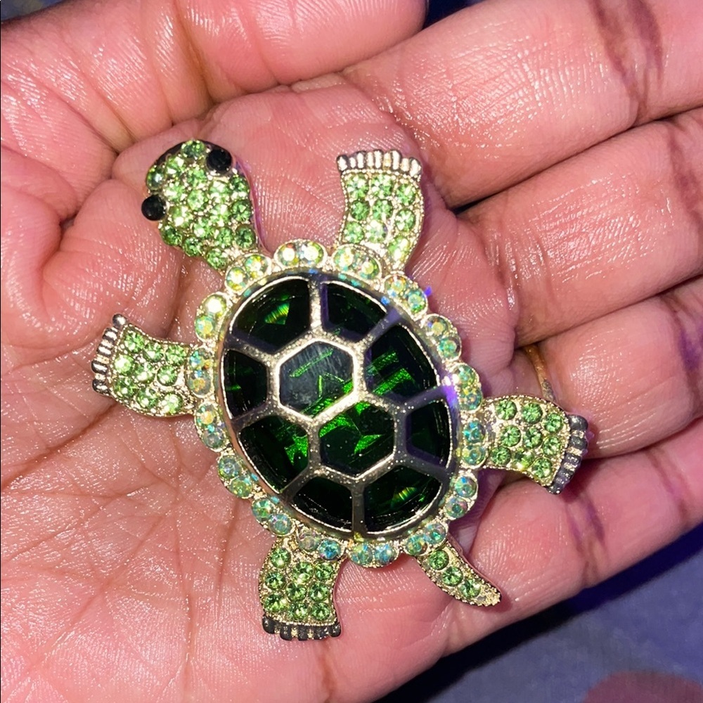 Green Turtle Brooch - Picture 5 of 5